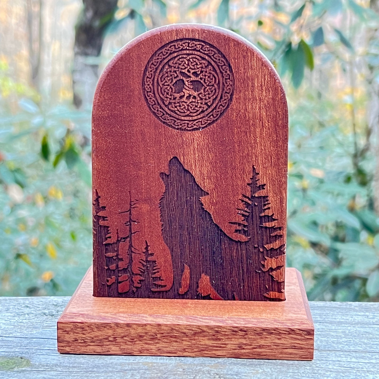 Headstone Dice Crypt - Wolf